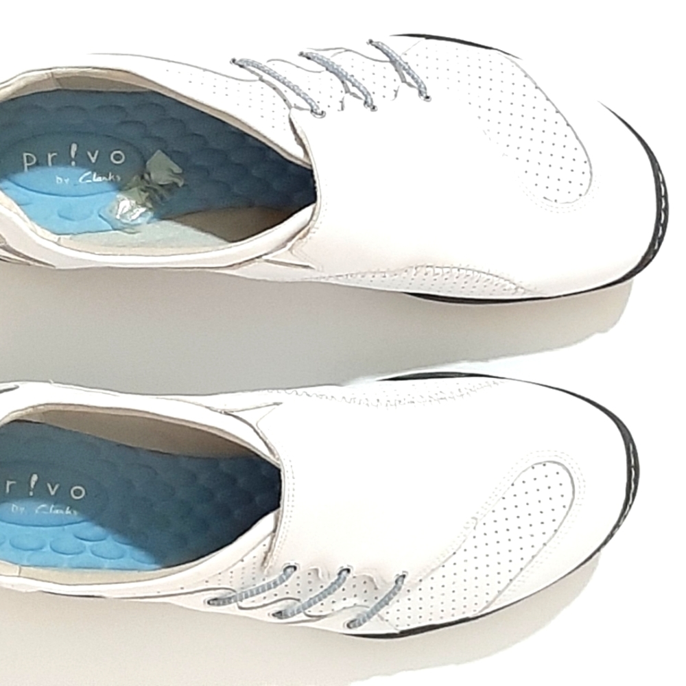 CLARKS, WHITE ATHLETIC SHOES, 8.5 M. WOMAN'S FREEDOM PRIVO